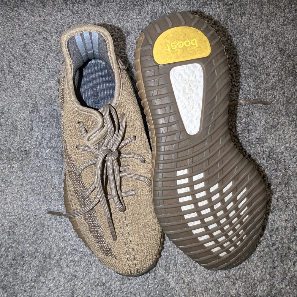 Yeezy - Picture 2 of 4